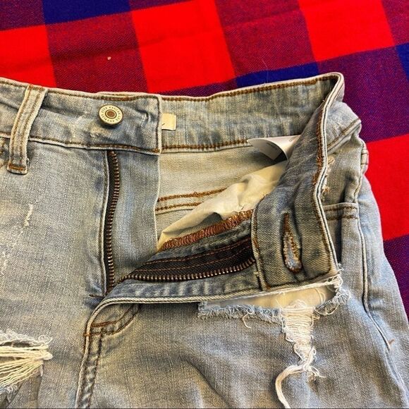 KanCan Light Wash Destroyed Denim Shorts Size 24 - Picture 4 of 11